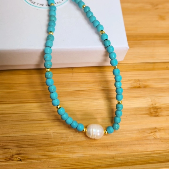 4 mm Turquoise with Freshwater Pearl Centerpiece necklace - Picture 2 of 2